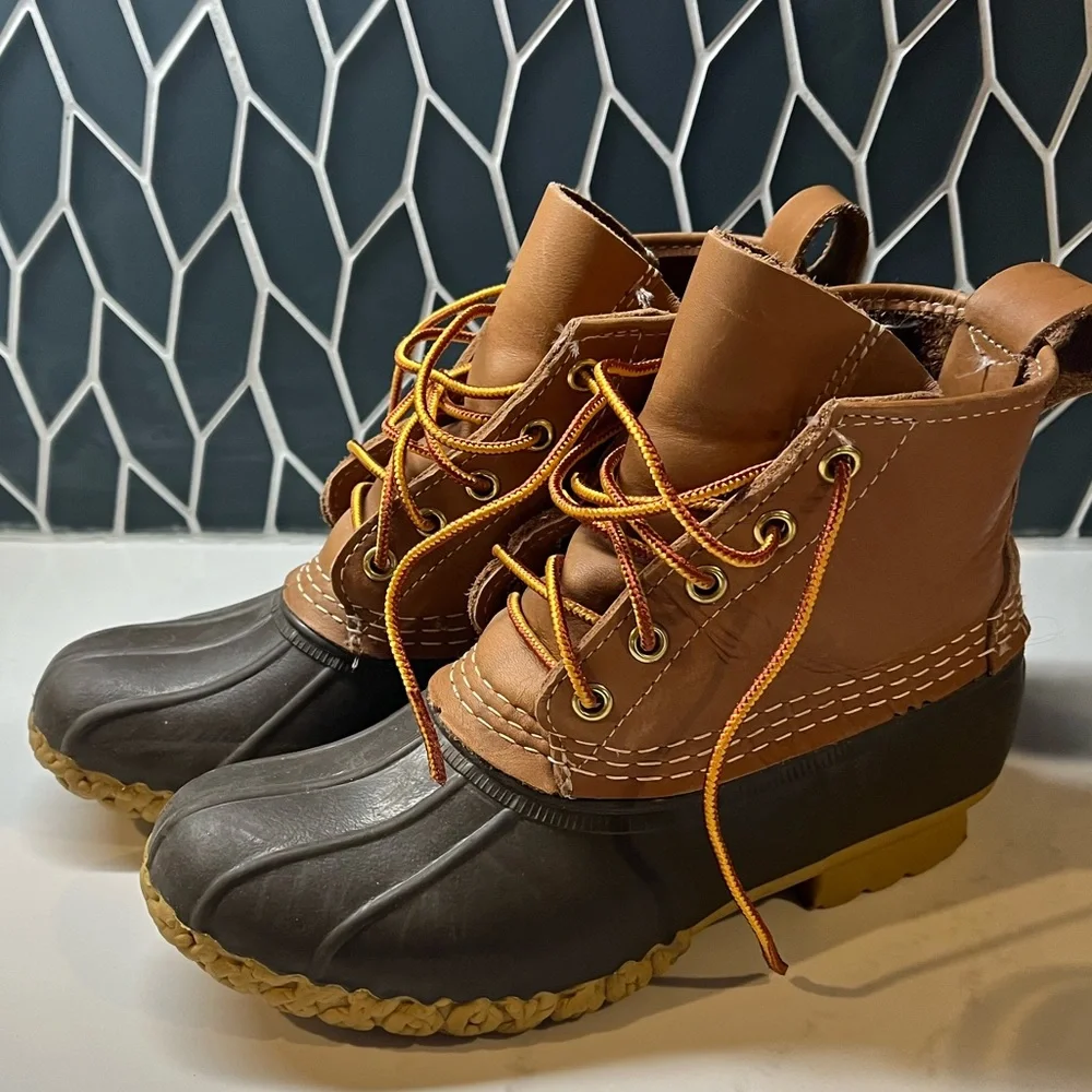 L.L.Bean kids Bean boots 8 inches insulated like new condition size 5 M - Picture 1 of 11